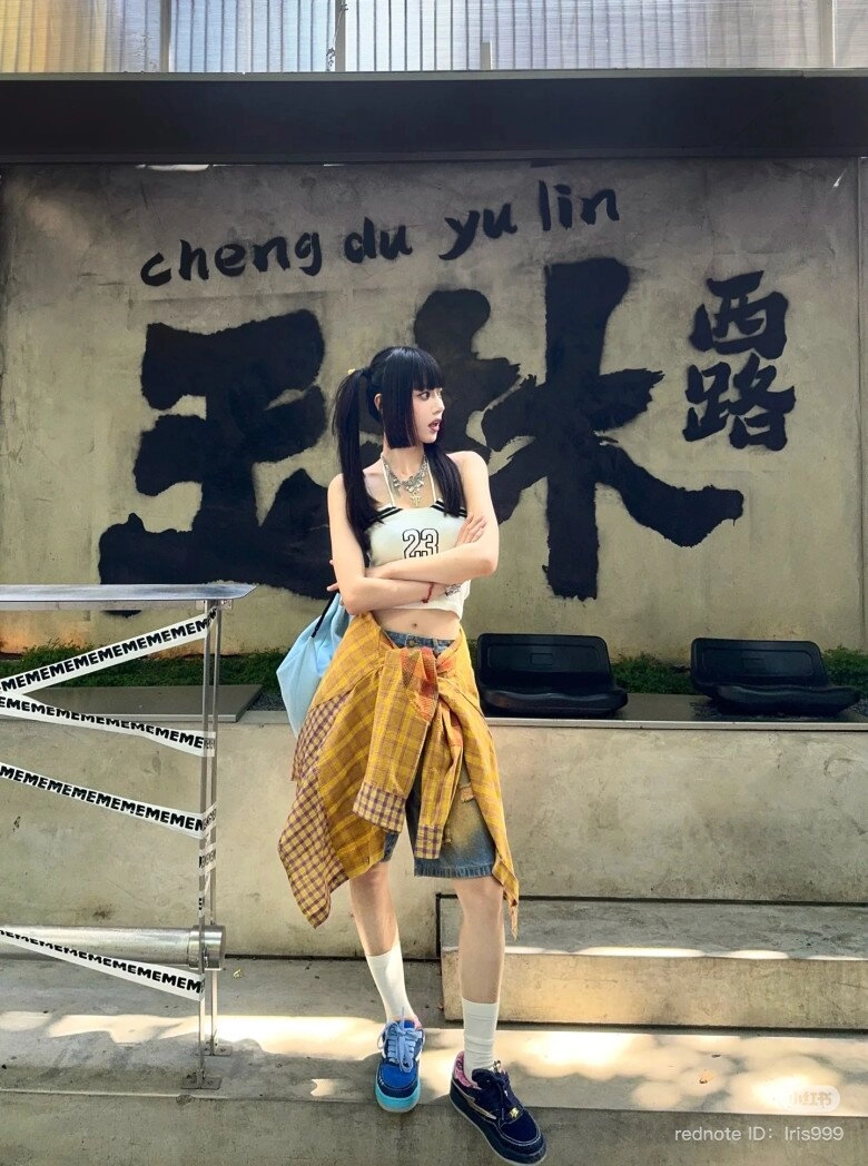 Kiểu áo sơ mi đẹp thay thế áo sơ mi trắng chuẩn xu hướng hè 2025 có 5 cách mặc cân mọi vóc dáng