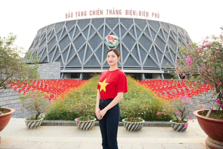 Kiểu quần jeans biểu tượng thập niên 80 đang quay trở lại đảm bảo vừa tôn dáng vừa dễ phối bất ngờ