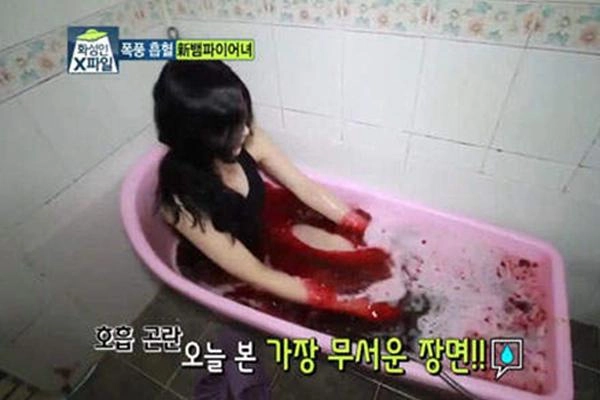 Kinh hãi với hotgirl hàn quốc thích tắm máu tươi ăn thịt sống y hệt ma cà rồng