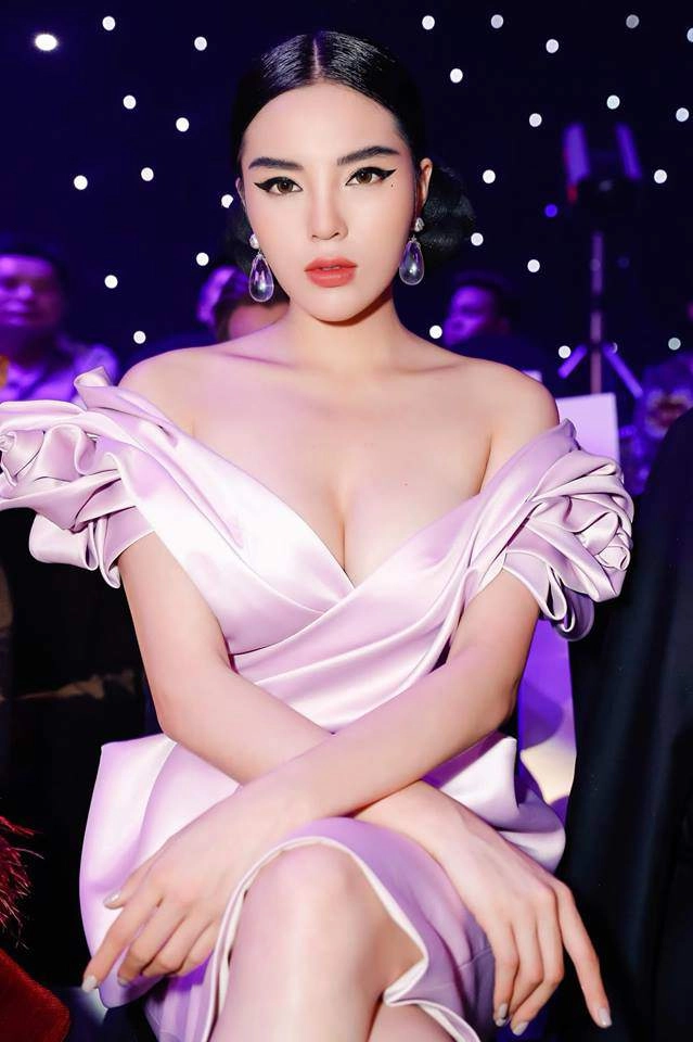 Kỳ duyên jun vũ hai người đẹp có những tuyên bố về nâng ngực gây sóng gió nhất năm qua