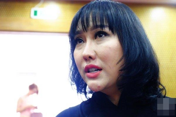 Kỷ lục những lần dao kéo nghe qua thấy thót tim của các nữ hoàng thẩm mỹ việt