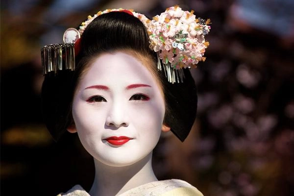 Làm đẹp bằng phân bò phân chim những kiểu làm đẹp chỉ nghe qua là thấy sợ