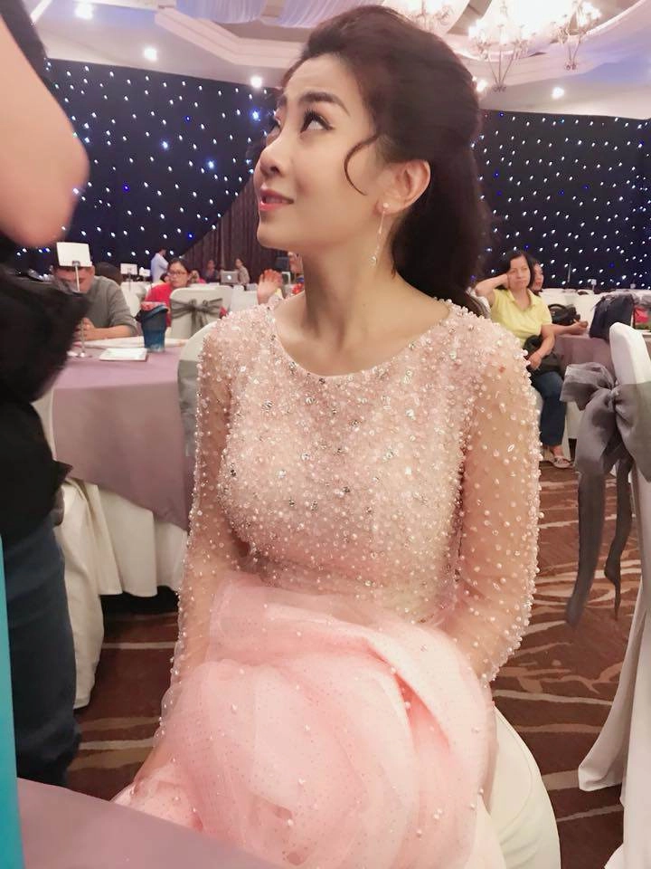 Lần đầu đi làm sau thời gian điều trị ung thư mai phương bị nổi mụn vì trang điểm