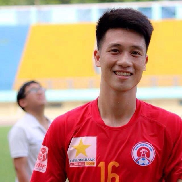 Lộ diện nhan sắc vạn người mê của bạn gái cầu thủ huy hùng mặt đẹp body bốc lửa và