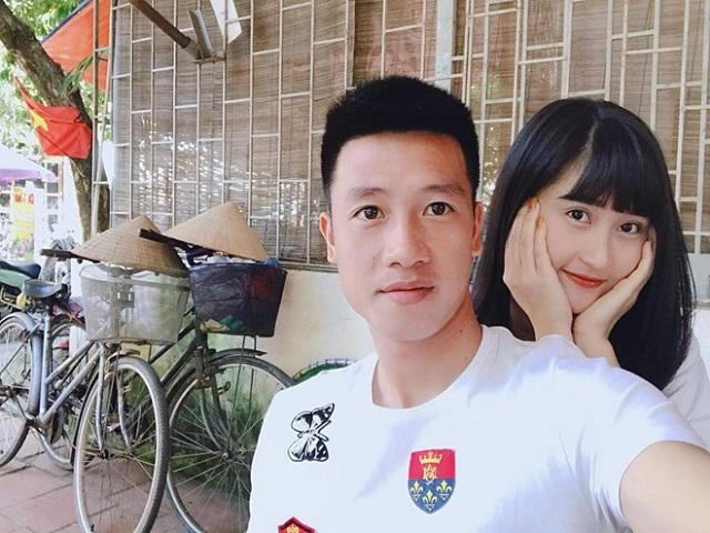 Lộ diện nhan sắc vạn người mê của bạn gái cầu thủ huy hùng mặt đẹp body bốc lửa và