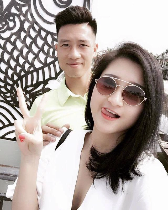 Lộ diện nhan sắc vạn người mê của bạn gái cầu thủ huy hùng mặt đẹp body bốc lửa và