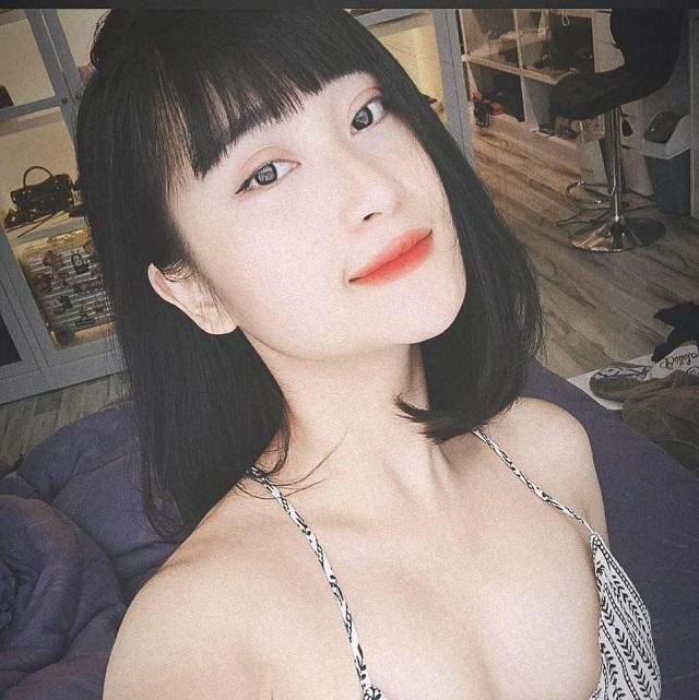 Lộ diện nhan sắc vạn người mê của bạn gái cầu thủ huy hùng mặt đẹp body bốc lửa và