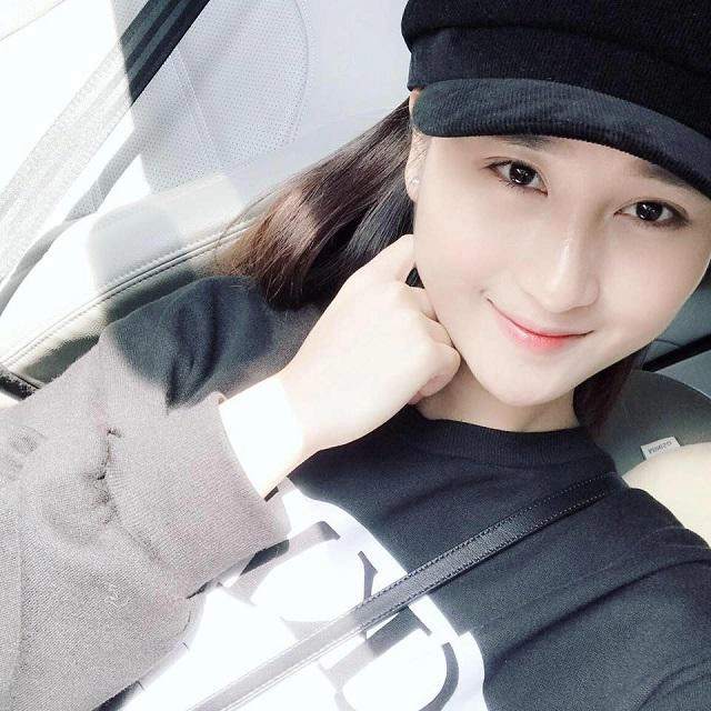 Lộ diện nhan sắc vạn người mê của bạn gái cầu thủ huy hùng mặt đẹp body bốc lửa và