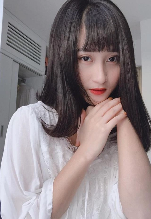 Lộ diện nhan sắc vạn người mê của bạn gái cầu thủ huy hùng mặt đẹp body bốc lửa và