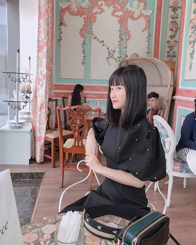 Lộ diện nhan sắc vạn người mê của bạn gái cầu thủ huy hùng mặt đẹp body bốc lửa và