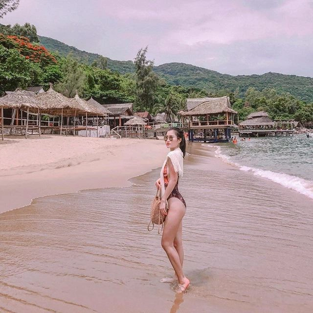 Lộ diện nhan sắc vạn người mê của bạn gái cầu thủ huy hùng mặt đẹp body bốc lửa và