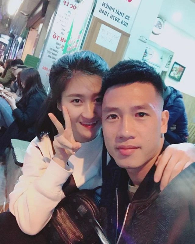 Lộ diện nhan sắc vạn người mê của bạn gái cầu thủ huy hùng mặt đẹp body bốc lửa và