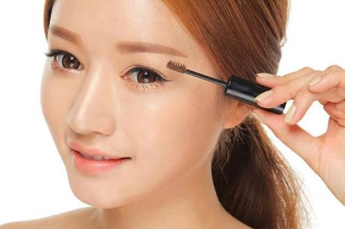 Lỗi kẻ chân mày của sao việt đúng là sai một li đi luôn cả gương mặt