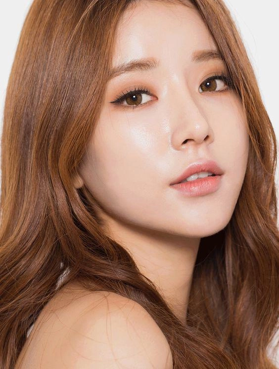 Lớp trang điểm bền màu cả ngày nhờ 5 loại kem lót hàng tốt giá rẻ dành cho mùa hè