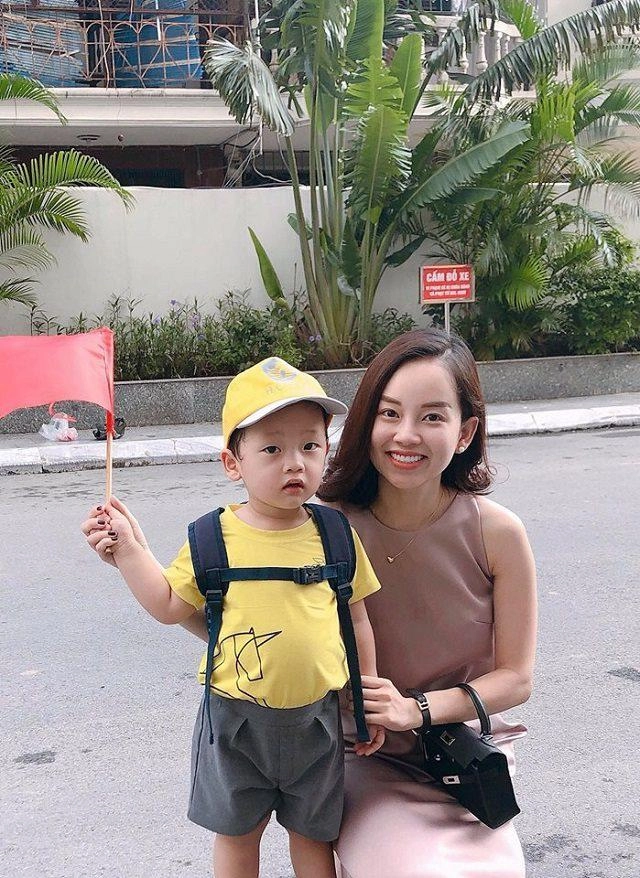 Ly kute ngày càng trẻ đẹp thế này không khéo ai kia cũng tiếc đứt ruột