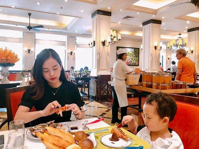 Ly kute ngày càng trẻ đẹp thế này không khéo ai kia cũng tiếc đứt ruột