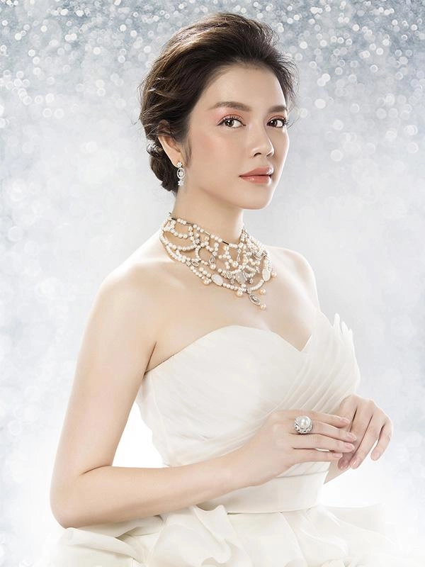 Lý nhã kỳ hành trình lên hương nhan sắc trở thành quý cô triệu đô