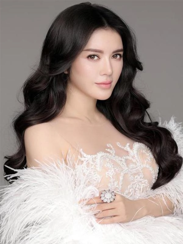 Lý nhã kỳ hành trình lên hương nhan sắc trở thành quý cô triệu đô