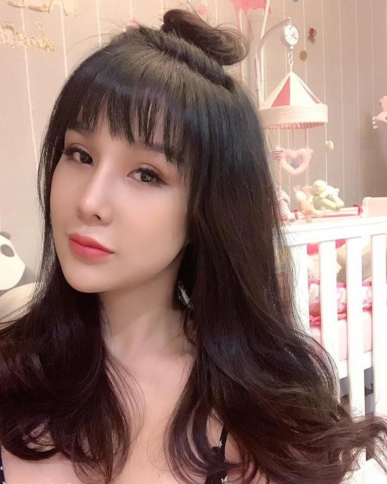 Mặc ai thay đổi nhan sắc thất thường minh hằng vẫn giữ cằm nhọn đi qua tháng năm