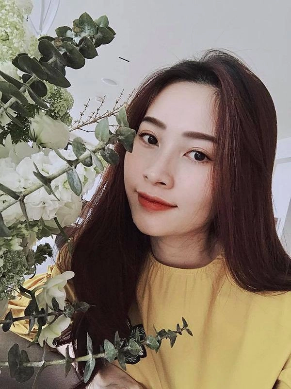 Mặc đàn em chăm chỉ khoe ngực khoe mông hh thu thảo thừa sức đốt mắt fan vì điều này