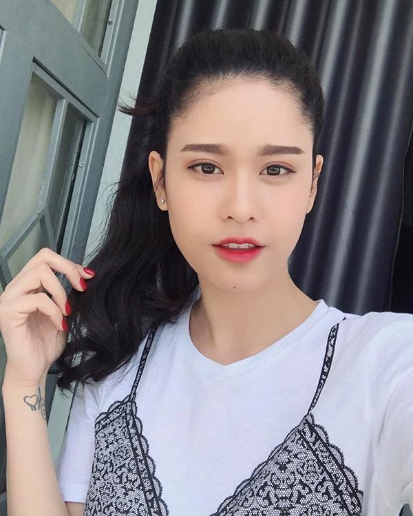 Mặc đàn em chăm chỉ khoe ngực khoe mông hh thu thảo thừa sức đốt mắt fan vì điều này