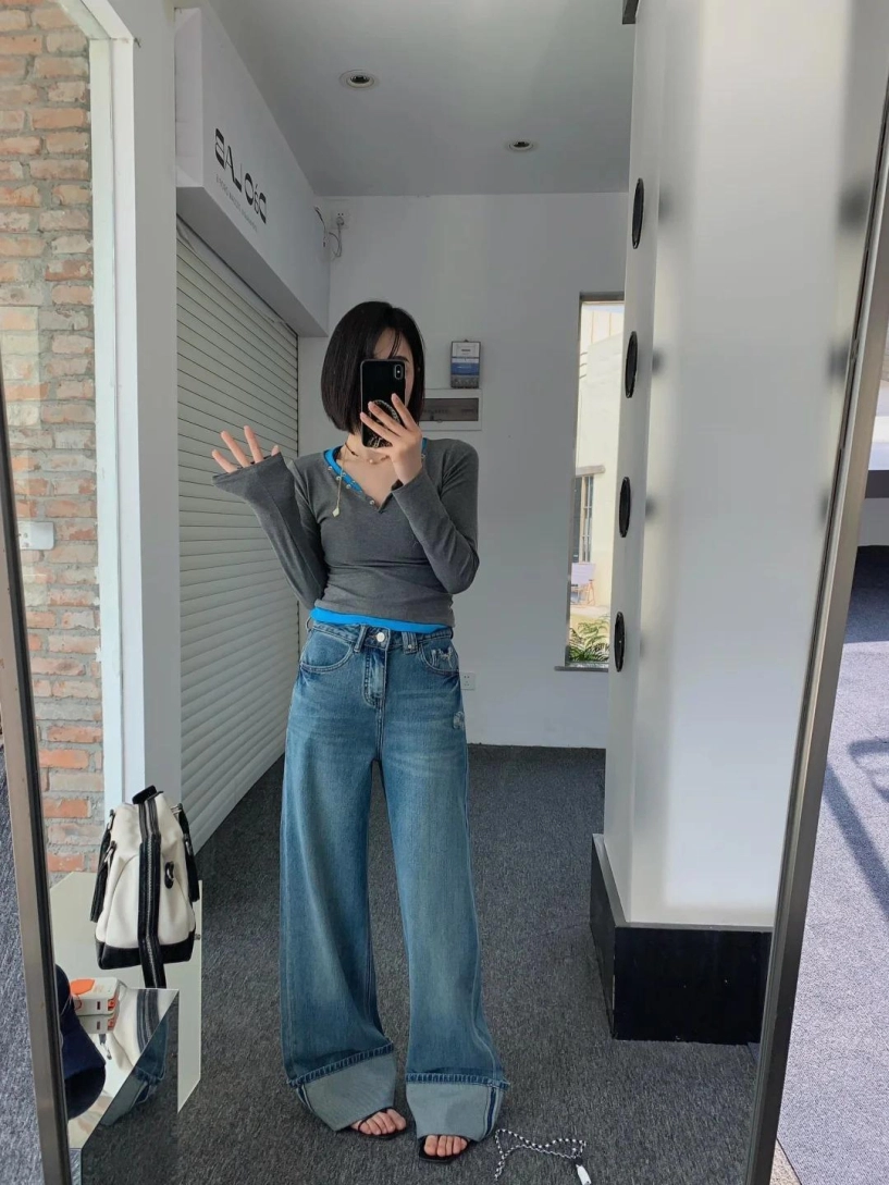 Mặc quần jeans xắn gấu nên chọn mang đôi giày nào thay thế giày búp bê bằng 5 kiểu này đảm bảo đẹp