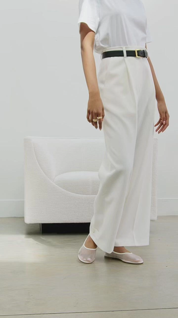 Mặc quần linen trắng mang giày gì cho đậm chất tiểu thư tham khảo ngay 8 mẫu giày này để diện linen đẹp như gái pháp