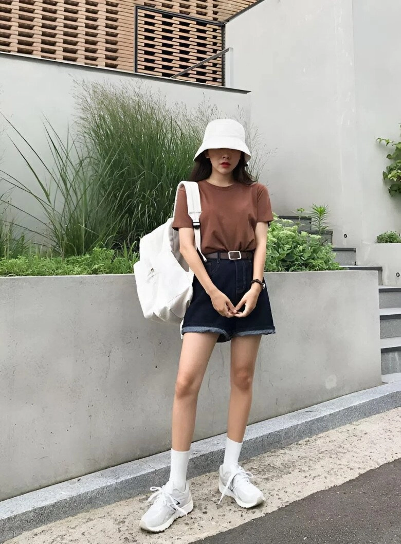 Mặc quần short mang giày gì đẹp gợi ý chị em top 7 kiểu giày nịnh dáng nhất khi mặc cùng quần ngắn