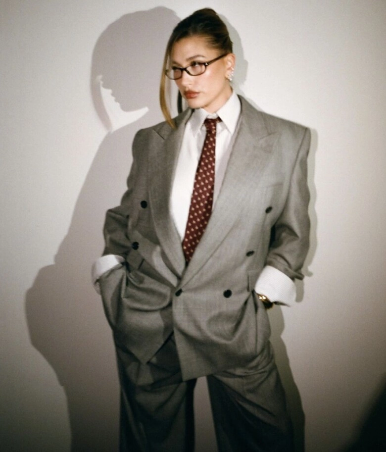 Mặc suit sang trọng nhưng không kém phần trẻ trung nhờ công thức phá cách của genz