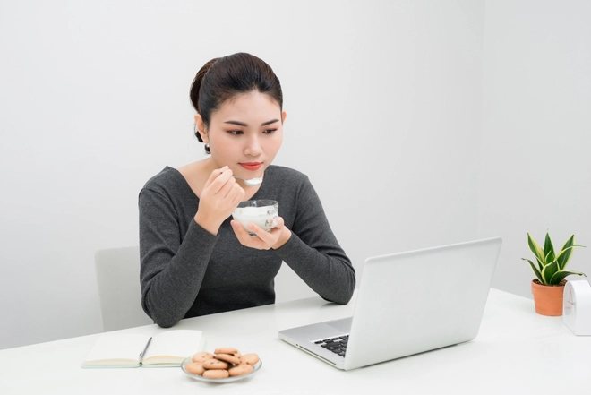 mách nước chăm da giữ dáng cho chị em văn phòng