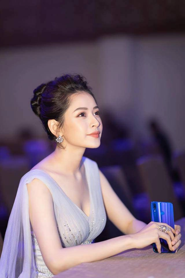 Mải mê khoe núi đồi tròn đầy chi pu lại bị vướng nghi vấn trùng tu vòng 1