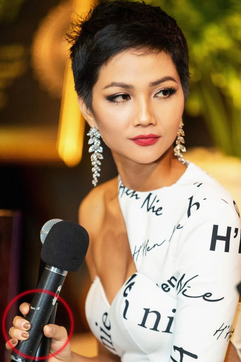 Mải mê thi đấu nhan sắc hhen niê bị fan soi móng tay bong tróc không chịu sơn lại