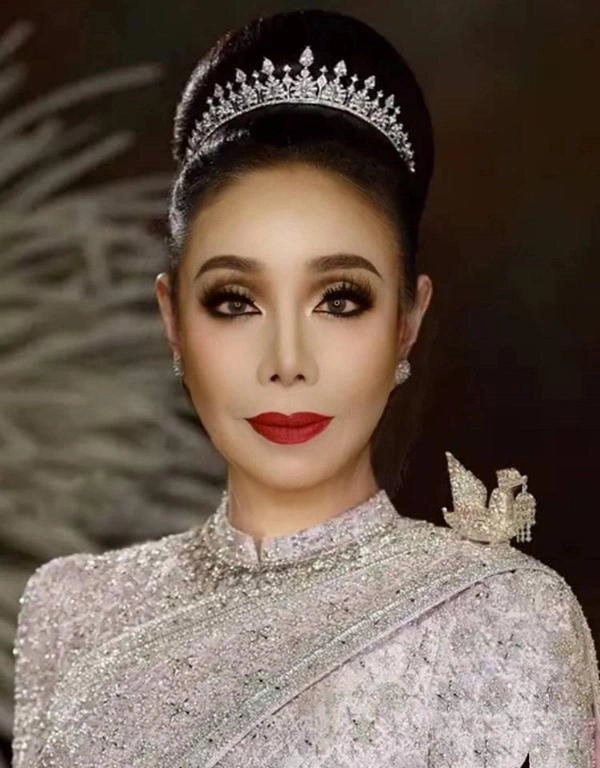 Mặt biến dạng hậu thẩm mỹ - liệu nữ đại gia u60 có thể tuyển chồng phi công thứ 13