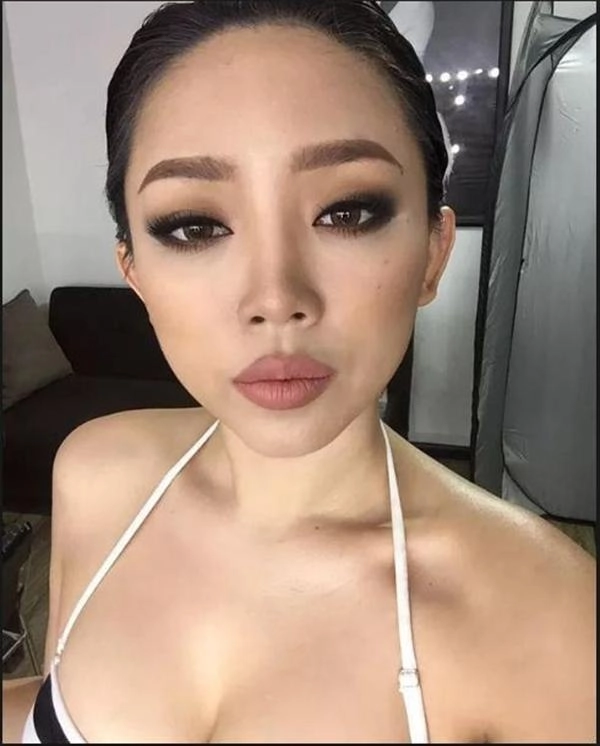 Mắt khói môi màu nude combo ấn tượng cho tiệc tất niên chị em nhất định phải thử