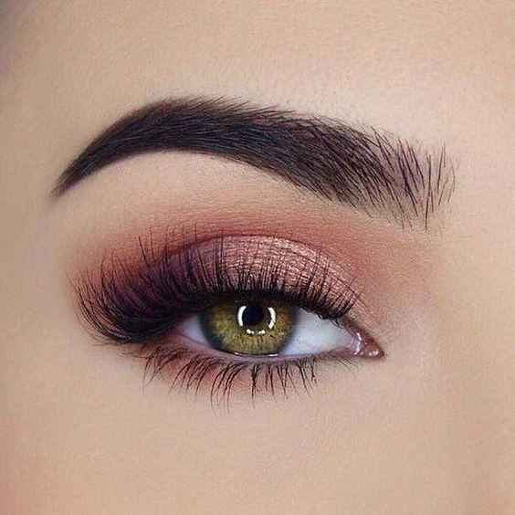 Mắt khói môi màu nude combo ấn tượng cho tiệc tất niên chị em nhất định phải thử
