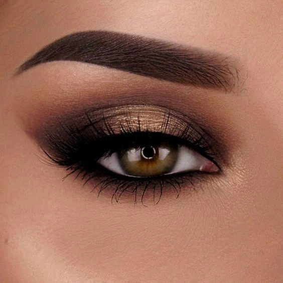 Mắt khói môi màu nude combo ấn tượng cho tiệc tất niên chị em nhất định phải thử