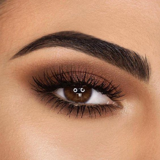 Mắt khói môi màu nude combo ấn tượng cho tiệc tất niên chị em nhất định phải thử