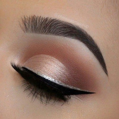 Mắt khói môi màu nude combo ấn tượng cho tiệc tất niên chị em nhất định phải thử