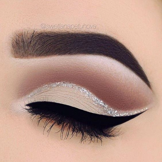 Mắt khói môi màu nude combo ấn tượng cho tiệc tất niên chị em nhất định phải thử