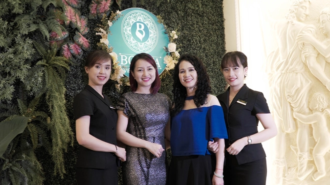 mẹ chồng lan hương u60 vẫn rạng ngời nhờ bí quyết chăm sóc da lão hóa đặc biệt