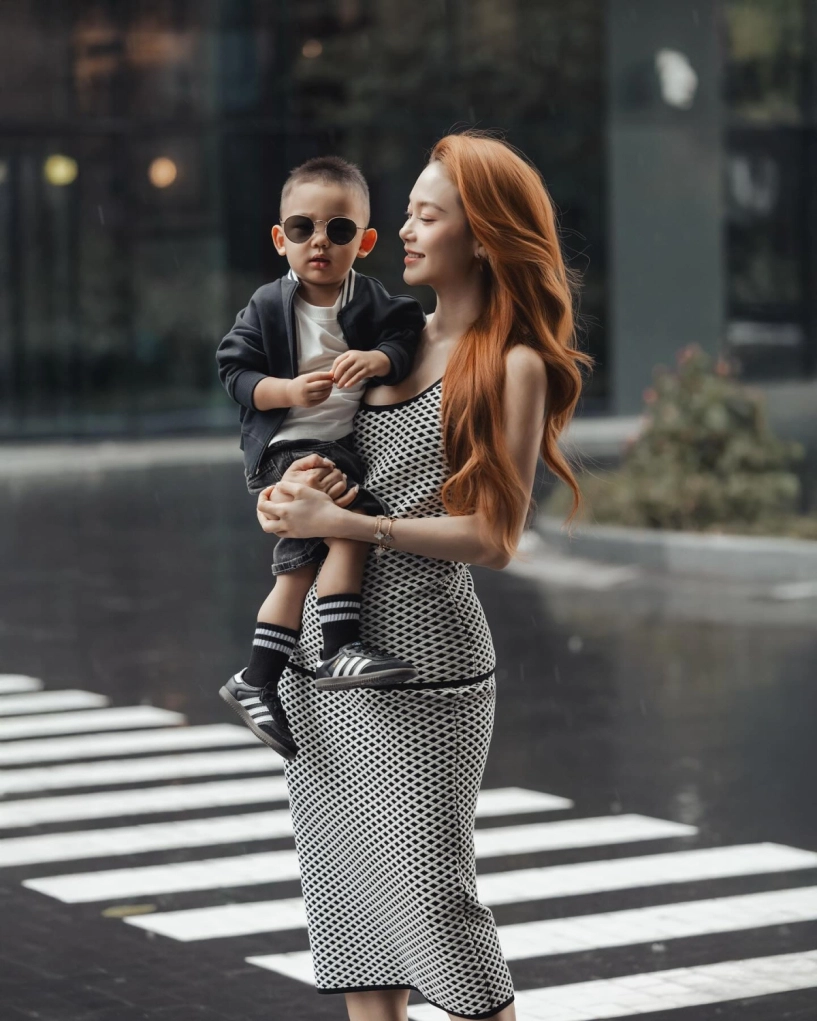 Minh hằng cho quý tử hai tuổi diện đồ như hot boy