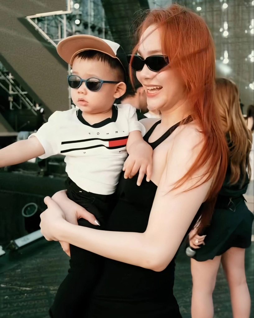 Minh hằng cho quý tử hai tuổi diện đồ như hot boy
