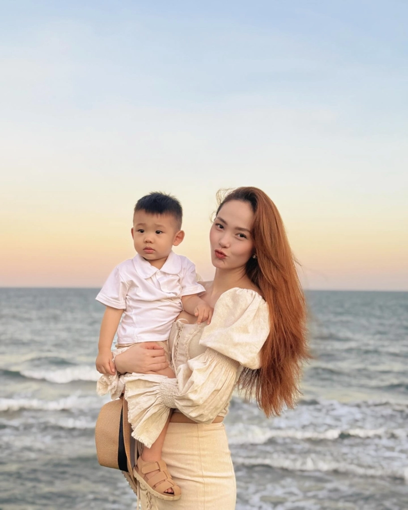 Minh hằng cho quý tử hai tuổi diện đồ như hot boy