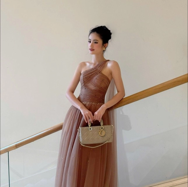Miss world 2025 thay đổi style liên tục hoa hậu ý nhi vẫn bị góp ý một chi tiết