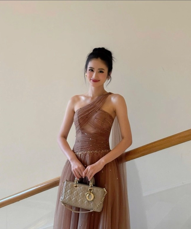 Miss world 2025 thay đổi style liên tục hoa hậu ý nhi vẫn bị góp ý một chi tiết