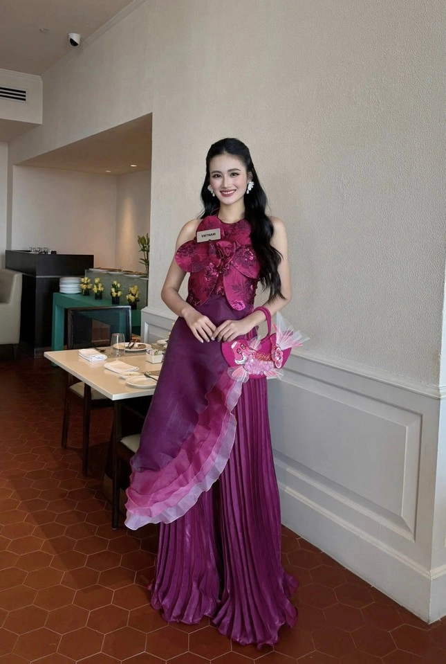 Miss world 2025 thay đổi style liên tục hoa hậu ý nhi vẫn bị góp ý một chi tiết
