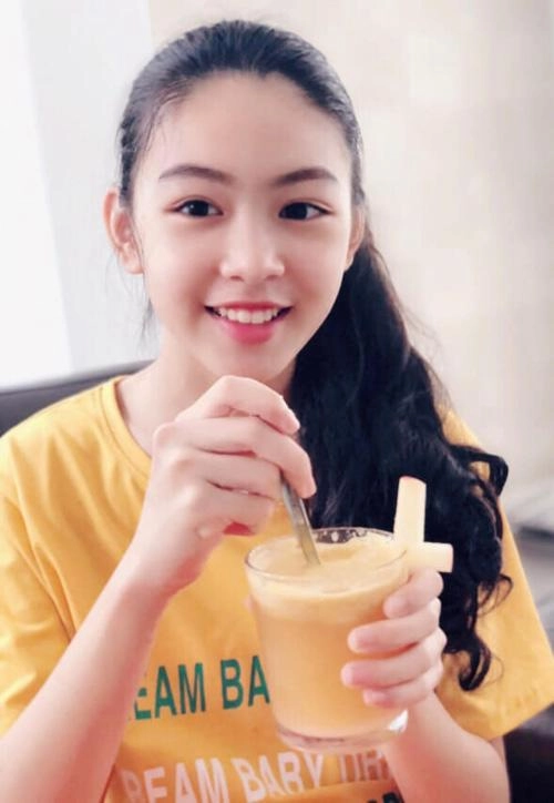 Mới 13 tuổi con gái mc quyền linh được dự đoán sẽ trở thành hoa hậu vì quá xinh đẹp