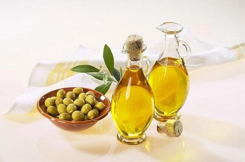 Môi khô nứt nẻ ngày đông nhờ có 5 cách trị này mà mềm mại căng mọng sau 1 đêm