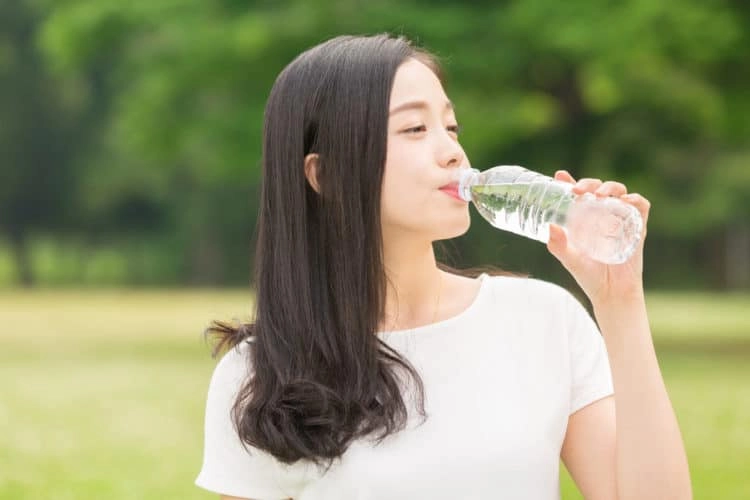 Môi khô nứt nẻ ngày đông nhờ có 5 cách trị này mà mềm mại căng mọng sau 1 đêm