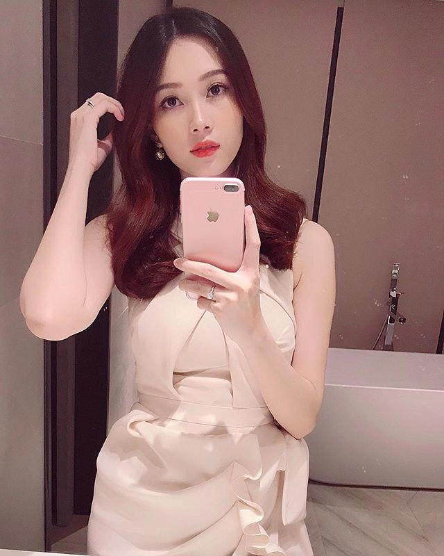 Muốn biết màu son nào lên ngôi cuối năm theo dõi ngay hội các mẹ sành điệu nhất showbiz việt